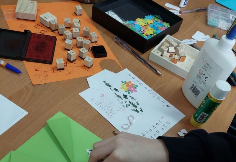 "Ferie z książką i nie tylko..." w Filiach Bibliotecznych w Ostrowsku i w Harklowej