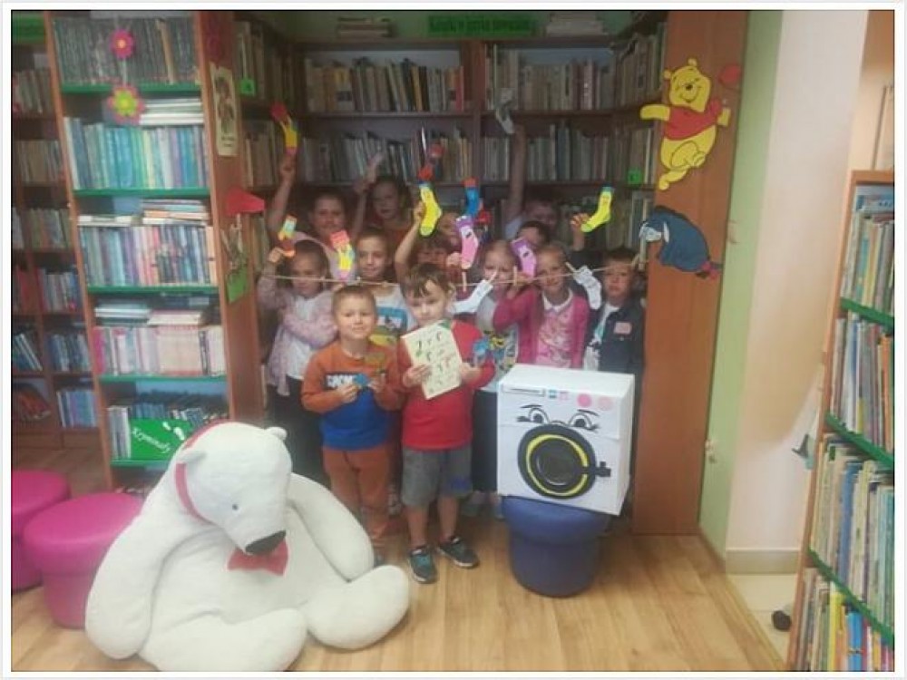 Uczniowie ze Szkoły Podstawowej w Dursztynie z wizytą w Bibliotece Publicznej w Nowej Białej