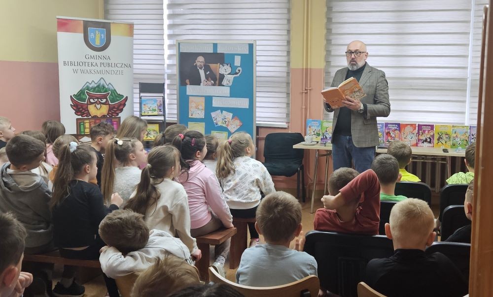 Z książką i autorem – Waldemar Cichoń w Gminnej Bibliotece Publicznej w Waksmundzie i Filii w Łopusznej