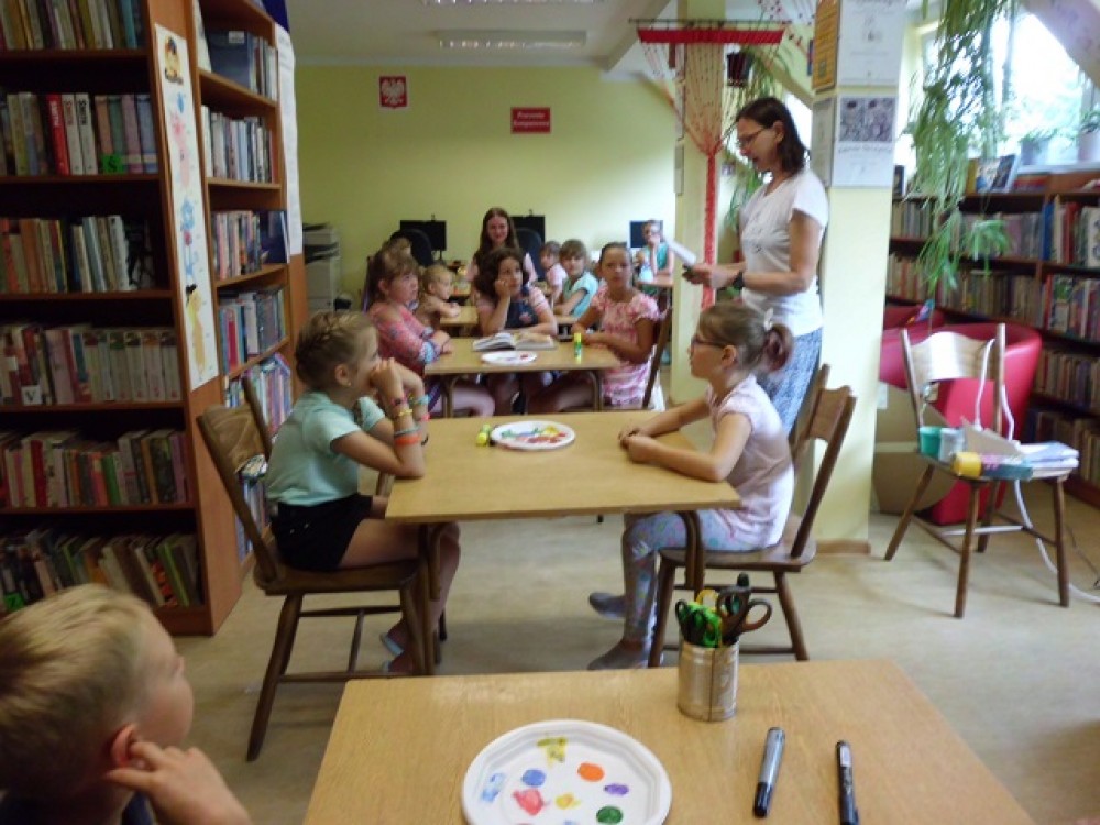 Zajęcia wakacyjne  w Bibliotece Publicznej w Pyzówce