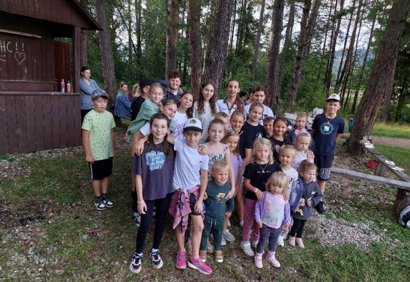 Książka, zabawa i przygoda czyli wakacyjne spotkania w Filiach Bibliotecznych w Harklowej i Ostrowsku